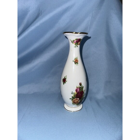 Royal Albert OLD COUNTRY ROSES 7 3/8" Bud Vase Bone China Made in England 1962 - Picture 1 of 5